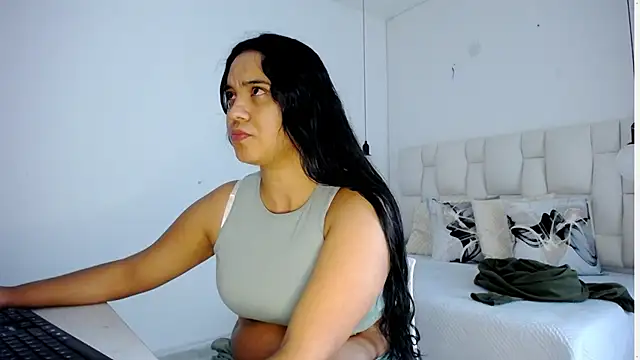 Snapshot of tiffany__pink chatting on October 2025 01:49:02 AM tiffany pink online show from October 2025 01:49:02 AM