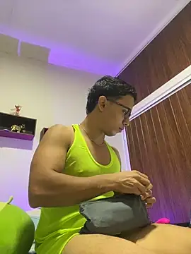 Snapshot of xTommy_Steigerx chatting on September 2025 02:22:02 AM xTommy Steigerx online show from September 2025 02:22:02 AM