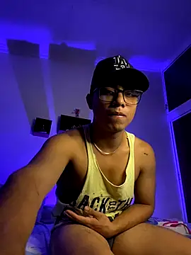 Snapshot of xTommy_Steigerx chatting on September 2025 04:33:02 AM xTommy Steigerx online show from September 2025 04:33:02 AM