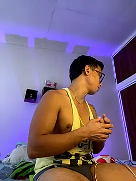 Snapshot of xTommy_Steigerx chatting on September 2025 04:39:02 PM xTommy Steigerx online show from September 2025 04:39:02 PM