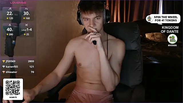 Snapshot of dantebigboi300 chatting on February 2025 01:02:02 AM dantebigboi300 online show from February 2025 01:02:02 AM