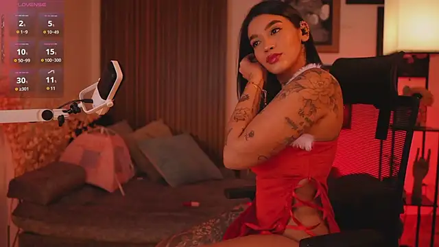 HannahW  online show from December 2024 10:39:02 PM