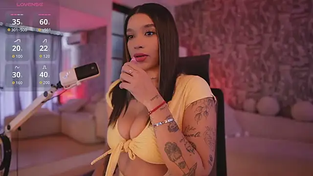 HannahW  online show from September 2025 06:52:02 PM