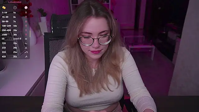 RemyCute online show from November 2025 04:50:01 PM