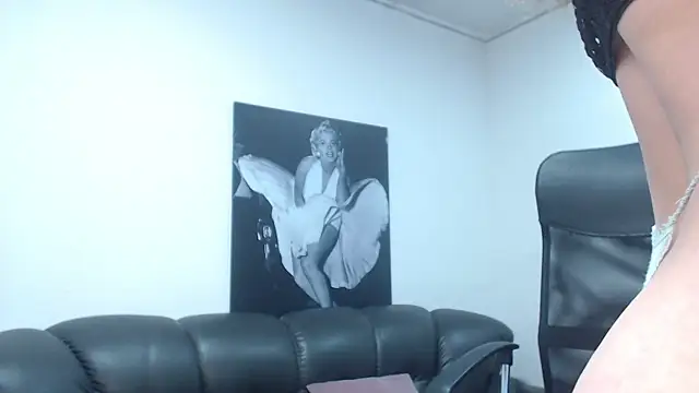 camilleDiaz16 online show from December 2025 08:25:02 PM