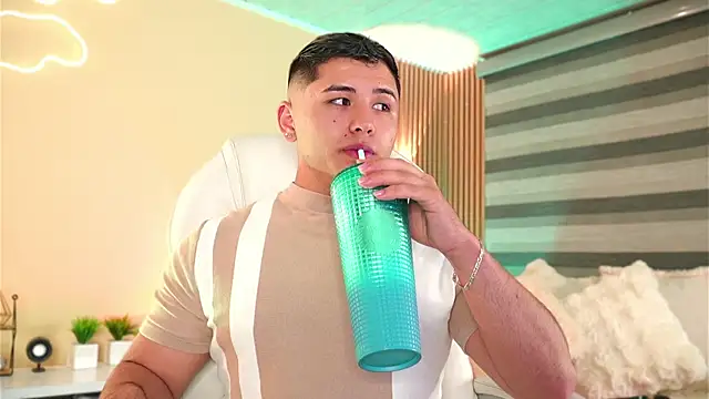 MatiasKorn online show from November 2025 05:43:01 AM