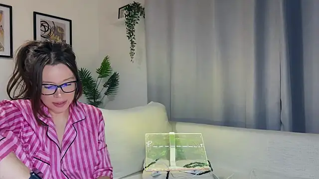 Aithne online show from February 2025 12:17:02 AM