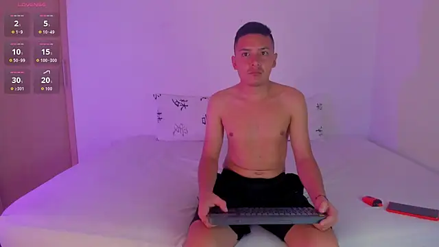 Lindsay and Dariksoon online show from November 2025 03:28:02 AM