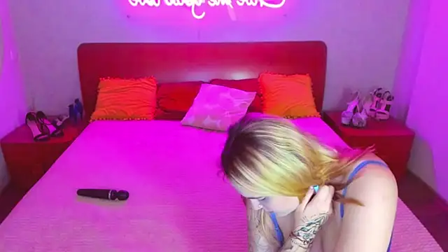 Snapshot of MagicEyess chatting on February 2025 12:20:01 PM MagicEyess online show from February 2025 12:20:01 PM