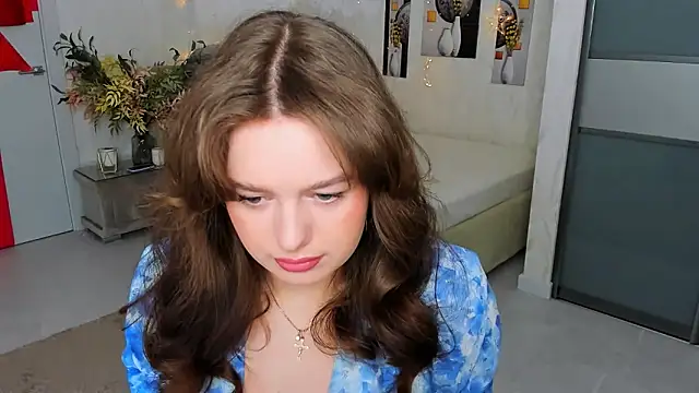 MiracleCurly online show from March 2025 04:17:01 PM