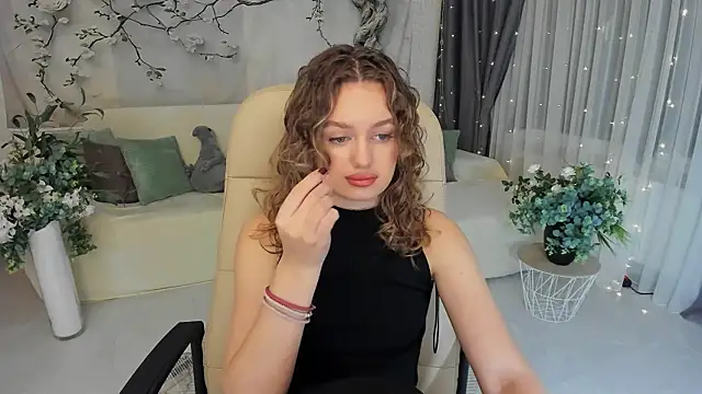 MiracleCurly online show from October 2025 07:29:02 PM