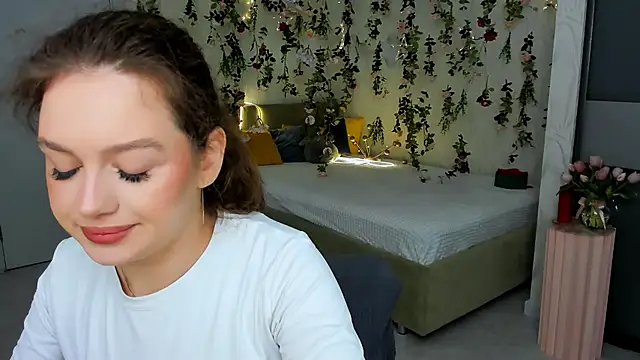 MiracleCurly online show from April 2026 10:04:02 AM