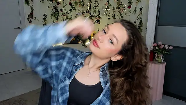 MiracleCurly online show from April 2026 10:19:02 AM