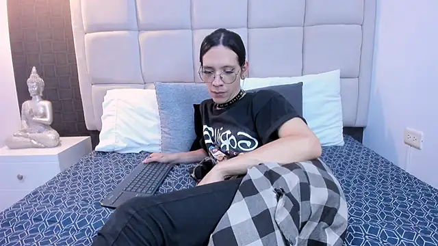 Hecatee 77 online show from February 2025 08:05:02 PM