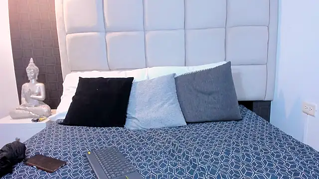 Hecatee 77 online show from February 2025 07:25:02 PM