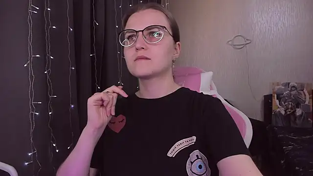 MissBrightShine online show from October 2025 12:36:02 PM