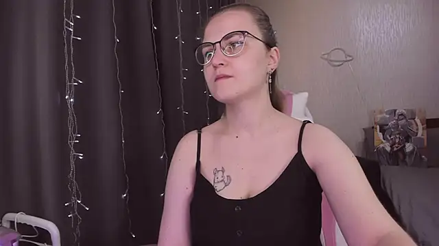 MissBrightShine online show from November 2025 10:14:01 AM