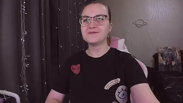 MissBrightShine online show from December 2025 11:28:02 AM