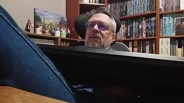 Mandra is a whore online show from November 2025 10:37:02 PM