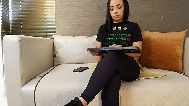 Sophie LittleS online show from December 2024 12:50:02 PM