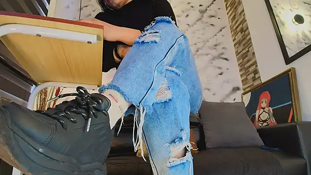 Sophie LittleS online show from April 2026 01:36:02 PM