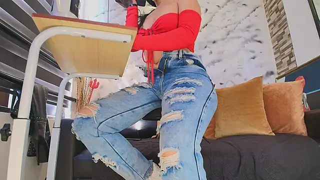 Sophie LittleS online show from May 2026 01:05:02 PM