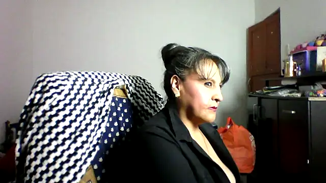 Snapshot of merlyna_goldens chatting on May 2026 03:24:02 AM merlyna goldens online show from May 2026 03:24:02 AM