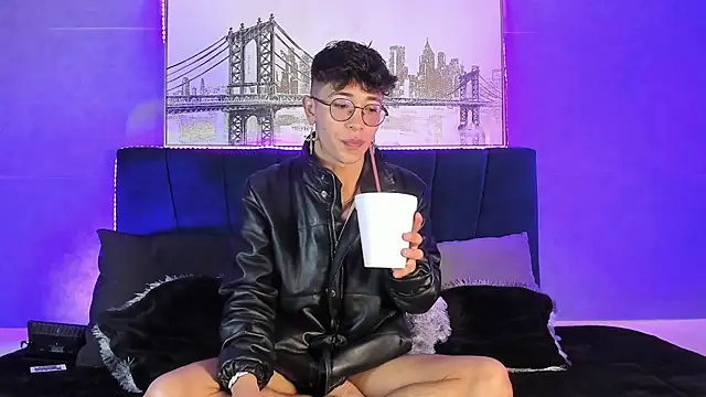 Snapshot of Andrew_thevil chatting on December 2024 02:33:01 PM Andrew thevil online show from December 2024 02:33:01 PM