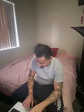 Snapshot of PeterGrandee chatting on April 2026 05:58:01 PM PeterGrandee online show from April 2026 05:58:01 PM