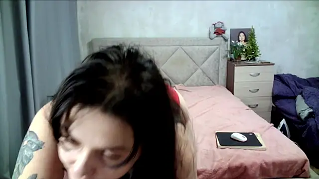 juliettkalen online show from December 2024 04:01:02 AM