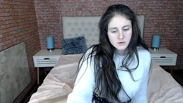 Holliy Cooper online show from December 2024 05:16:01 PM