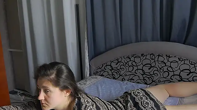 Holliy Cooper online show from February 2025 10:04:02 AM