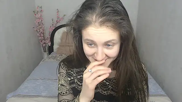 Holliy Cooper online show from February 2025 12:56:01 PM