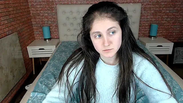 Holliy Cooper online show from March 2025 11:01:02 AM