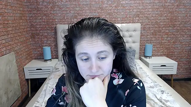 Holliy Cooper online show from September 2025 07:30:02 AM