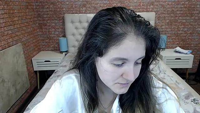 Holliy Cooper online show from October 2025 09:07:02 AM