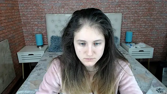 Holliy Cooper online show from October 2025 07:53:02 AM