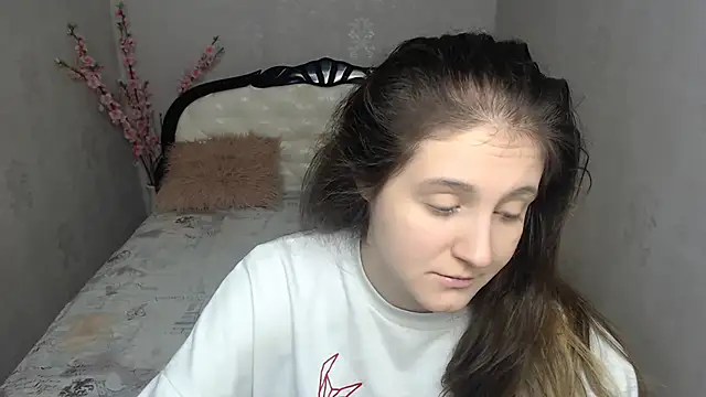 Holliy Cooper online show from February 2026 06:50:01 AM