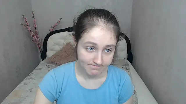 Holliy Cooper online show from April 2026 07:14:01 AM