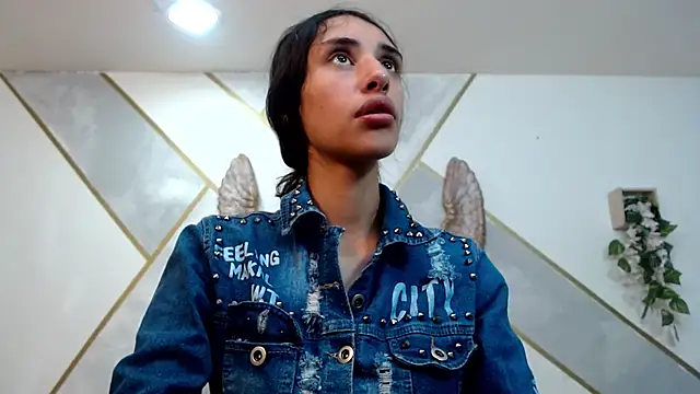 RoxanaCyrano  online show from November 2025 07:24:02 PM