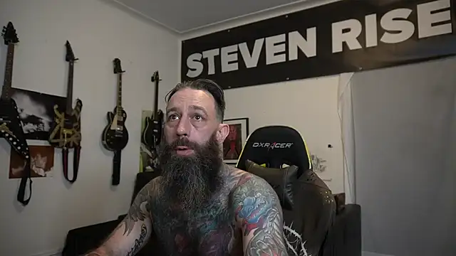 Snapshot of StevenRiseNYC chatting on July 2026 10:32:02 AM StevenRiseNYC online show from July 2026 10:32:02 AM