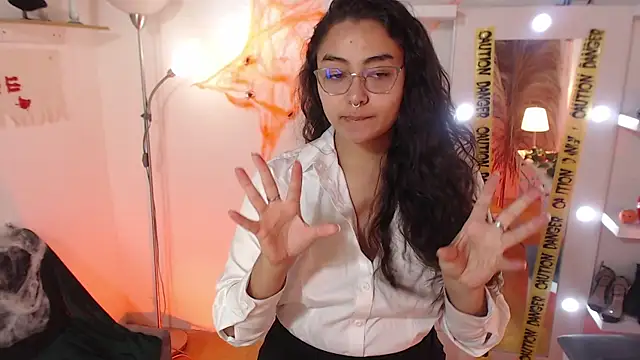 Snapshot of _Kim__M chatting on October 2025 01:23:02 PM Kim M online show from October 2025 01:23:02 PM