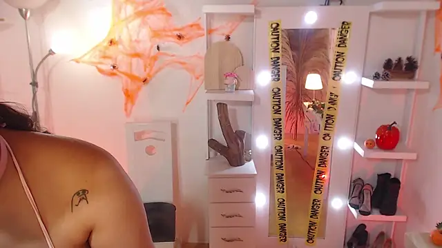 Snapshot of _Kim__M chatting on October 2025 12:34:02 PM Kim M online show from October 2025 12:34:02 PM