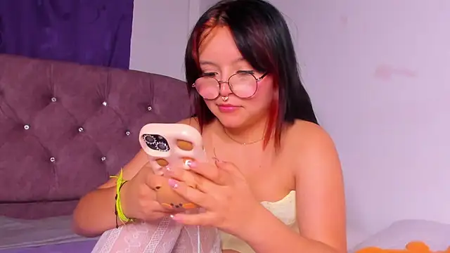 amy 18 online show from September 2025 04:34:02 AM