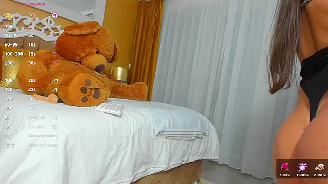 GoldenCaroline online show from October 2025 03:45:02 PM