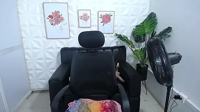 Valentinaa mature online show from February 2025 12:57:01 AM