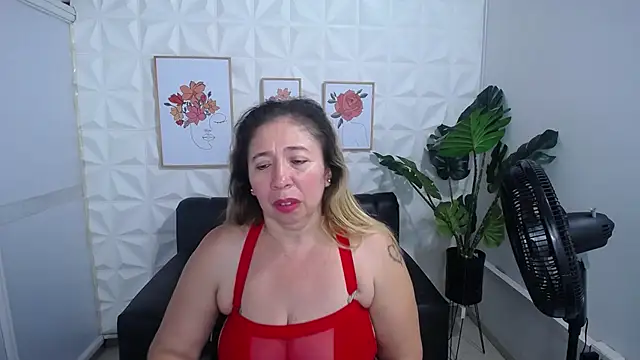 Valentinaa mature online show from February 2025 06:34:01 AM