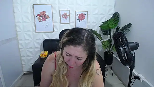 Valentinaa mature online show from February 2025 03:42:01 AM