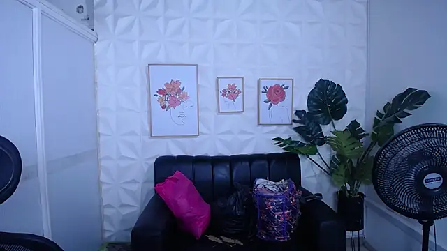 Valentinaa mature online show from September 2025 10:44:01 PM