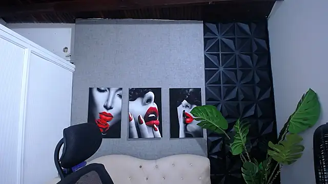 Valentinaa mature online show from April 2026 10:55:02 PM